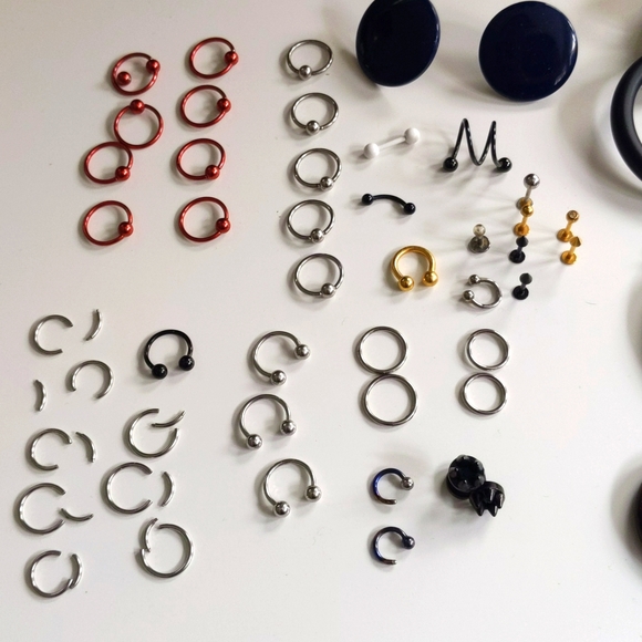 Bundle of earrings - Picture 4 of 5